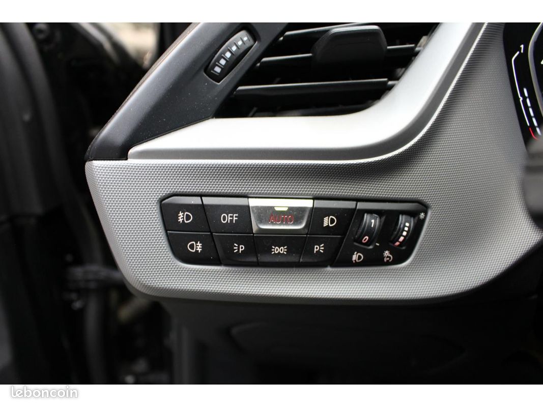 BMW SERIE 1 118d - BVA BERLINE F40 Lounge (image 16)