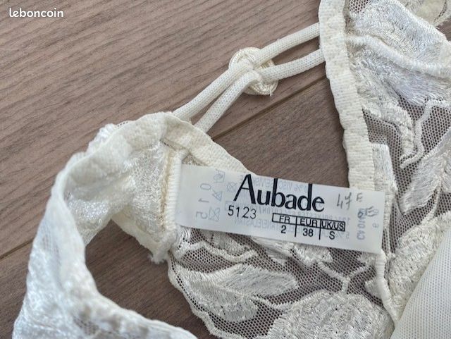 lot de vêtements femme taille s, très bon état. (D'occasion) à Meyrin