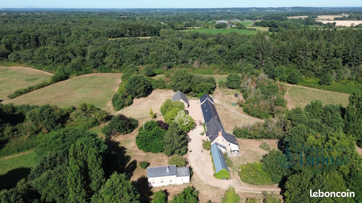 Maison 10 pièces 369 m² · à Morannes sur Sarthe-Daumeray · 369 m² · 550 200 €