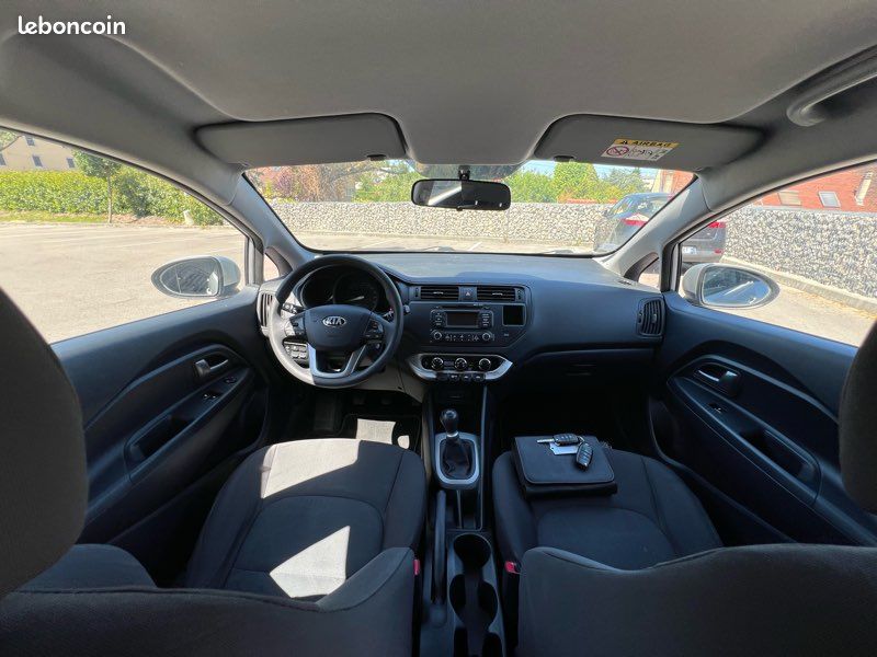 🚗 kia rio 85ch bvm5/ moteur à chaîne/ radio/ garanti suivi✅ (image 10)
