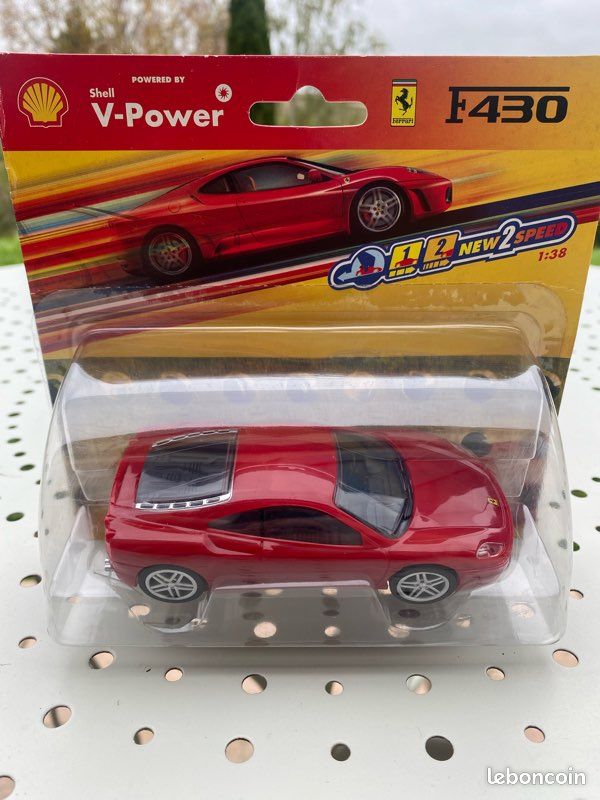 Miniature Ferrari (image 2)