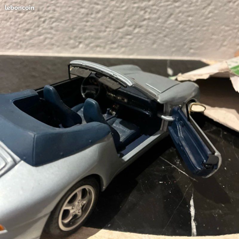 Porsche 911 (992) Carrera 4S Cabriolet - 2020 - Pythongrün 1:8