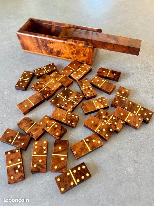 Jeu De Dominos Ancien En Loupe De Thuya Avec Incrustations Nacre - Complet