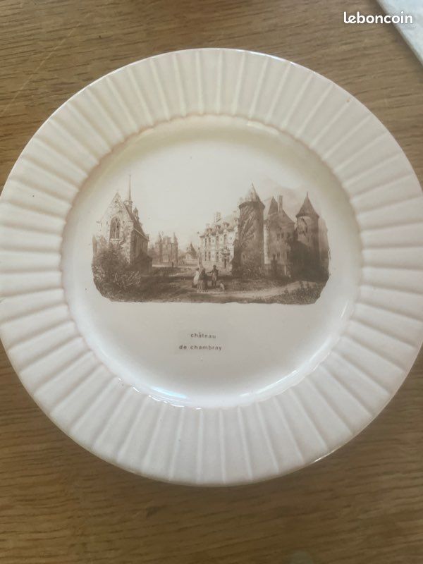 12 assiettes de marque Gien avec des paysages de l’Eure (image 12)