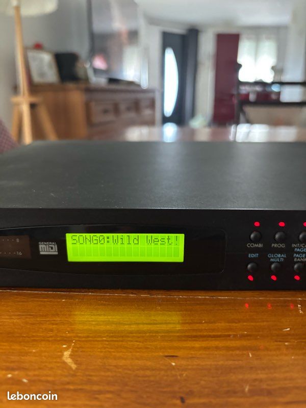Korg 03r/w - En très bon état, pile neuve (image 2)