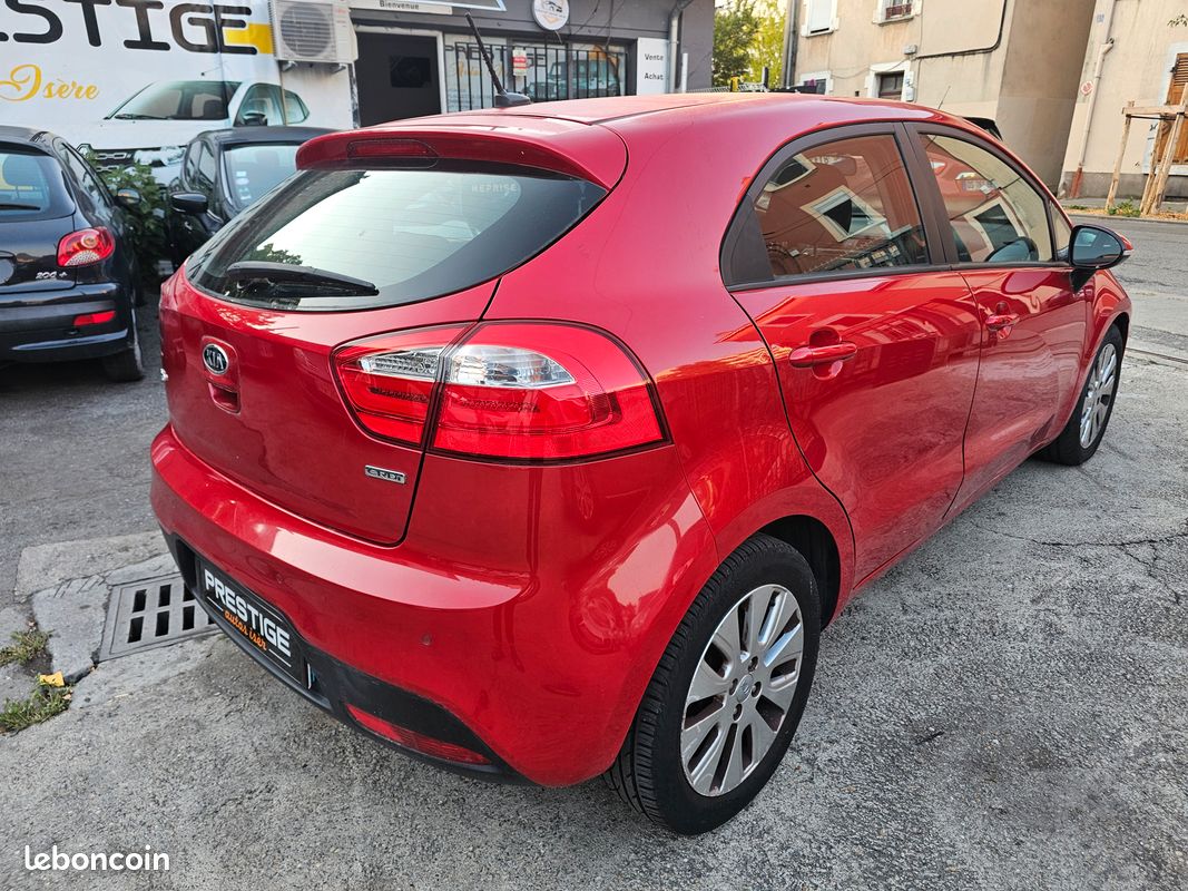 KIA RIO 1.4 CRDI 90 CH 6 CV CT OK très PROPRE (image 5)