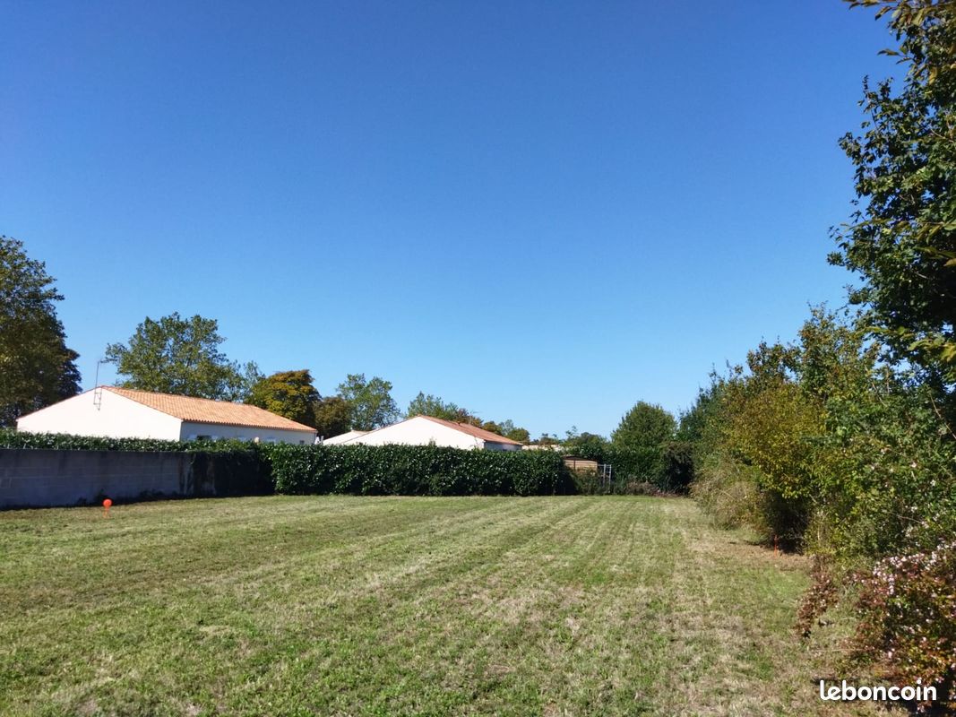 Terrain 455 m2 · à Saint-Hippolyte · 52 000 €