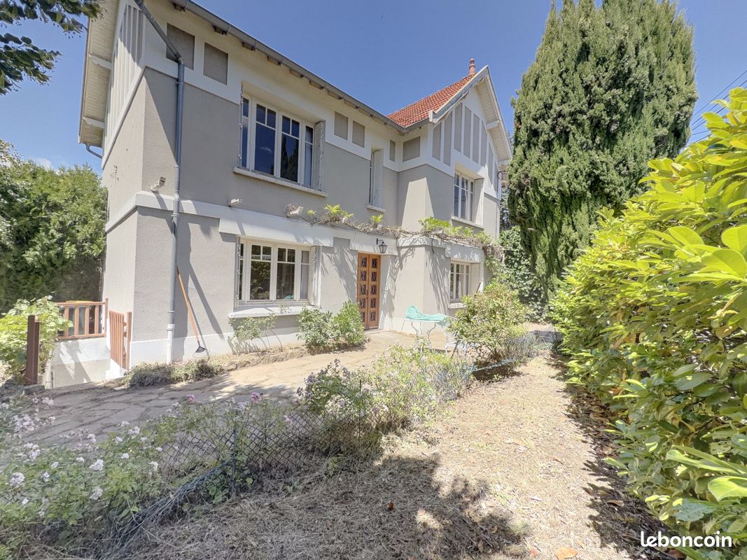 Maison 5 pièces 120 m² · à Roussillon · 120 m² · 190 000 €