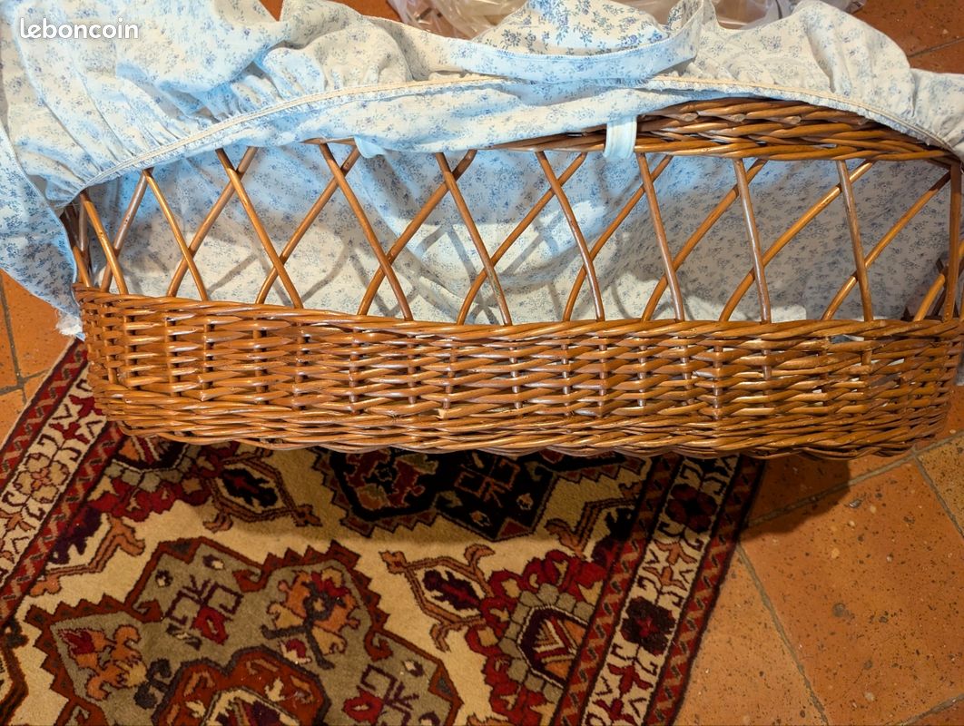 ANCIEN BERCEAU COUFFIN En Osier / Rotin EUR 25,00 - FR