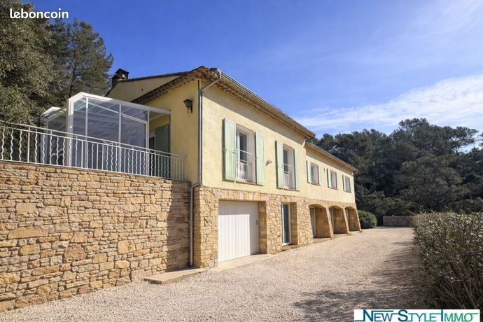 Propriété 10 pièces 296 m²