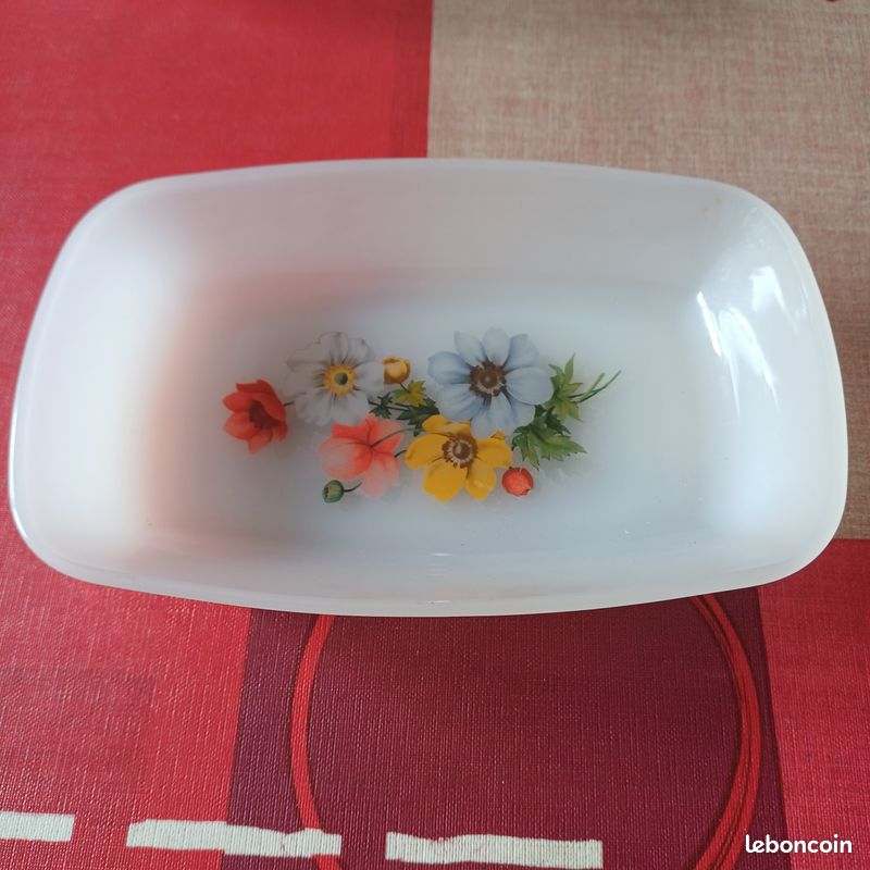 BEURRIER ARCOPAL . Décor FLEURS VINTAGE