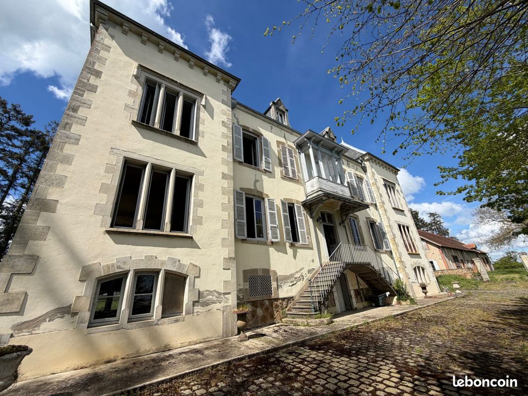 Maison 14 pièces 300 m² · à Cesset · 300 m² · 399 000 €
