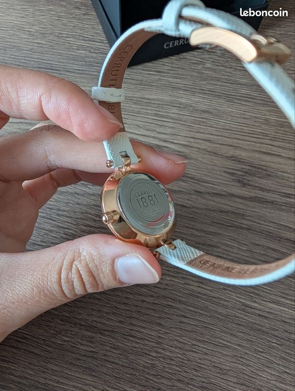 Montre Cerruti 1881 couleur or rose bracelet blanc Montres Bijoux