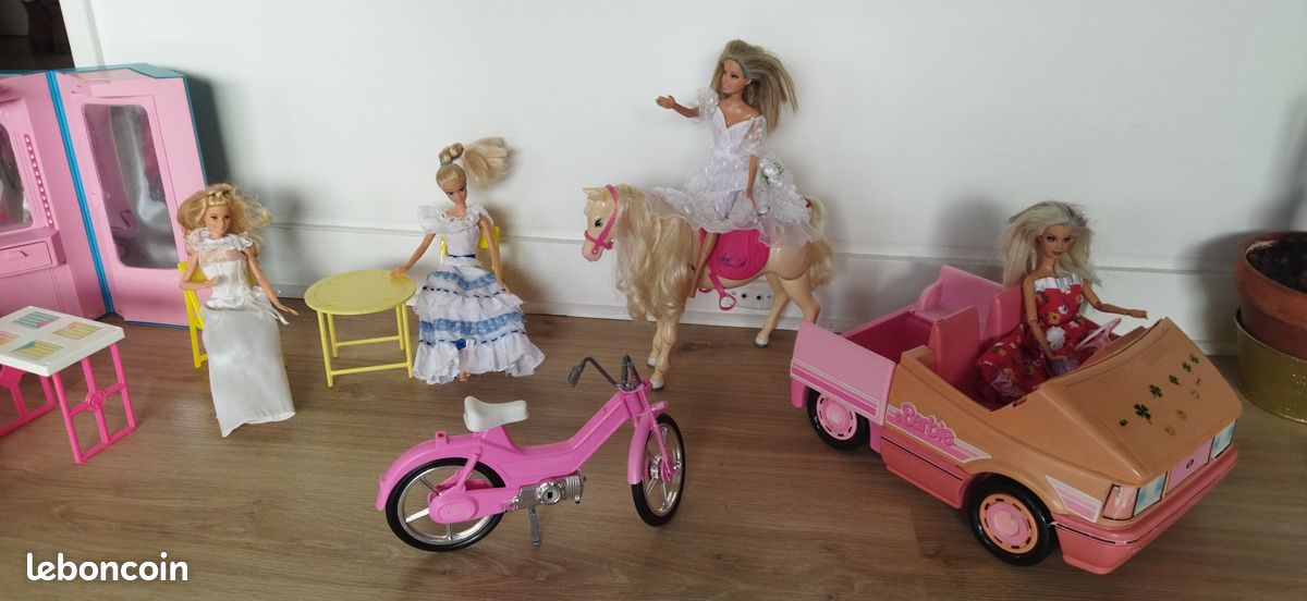 Gros Lot Barbie D'occasion – Plusieurs Poupées Et Accessoires, à Saisir