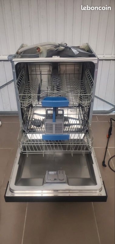 Lave vaisselle Bosch super silence
Type SM6P18
SMI53M86EUpour pièces (image 1)