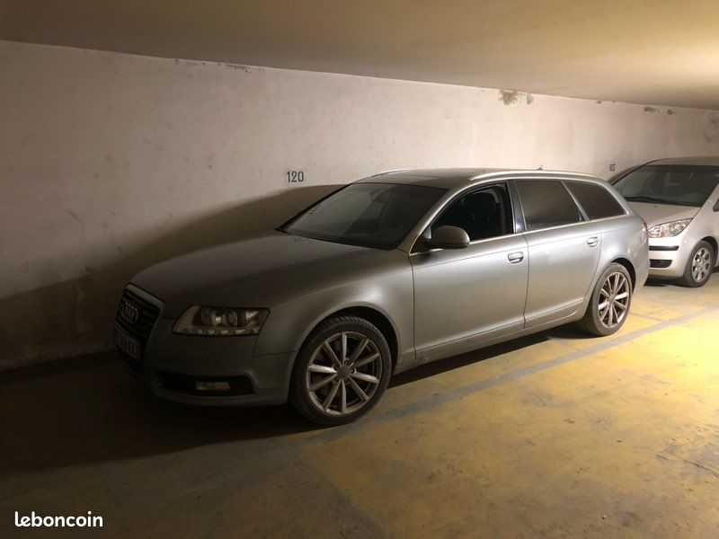 Grande place de parking · à Bordeaux · 85 €