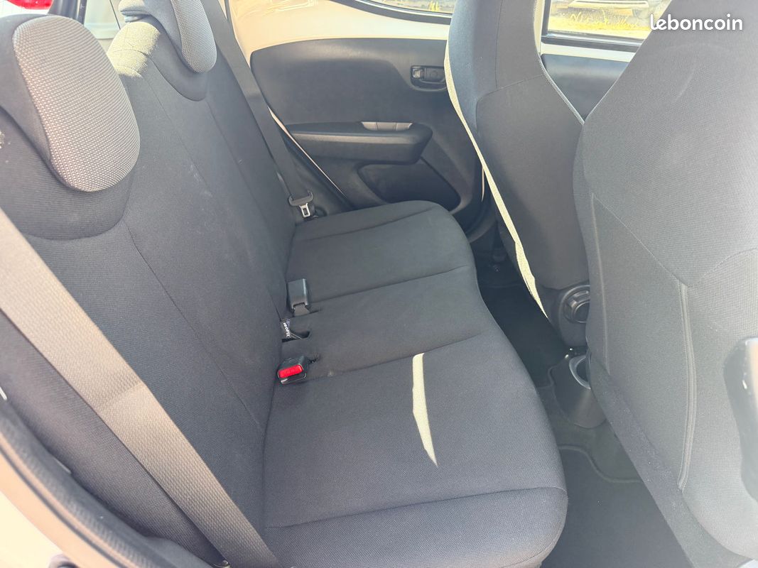 Toyota aygo ii 1.0 vvti 69 clim 55mkm (image 8)