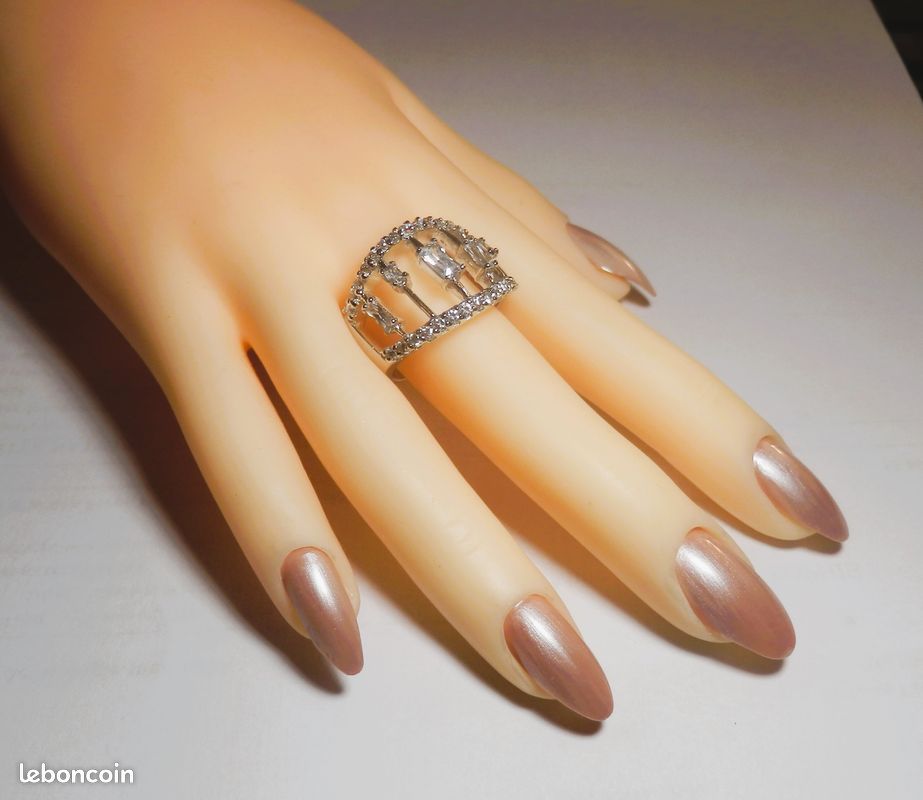Bague En Argent Massif Ovale Ajourée Avec Zirconiums - Taille 60 - Occasion