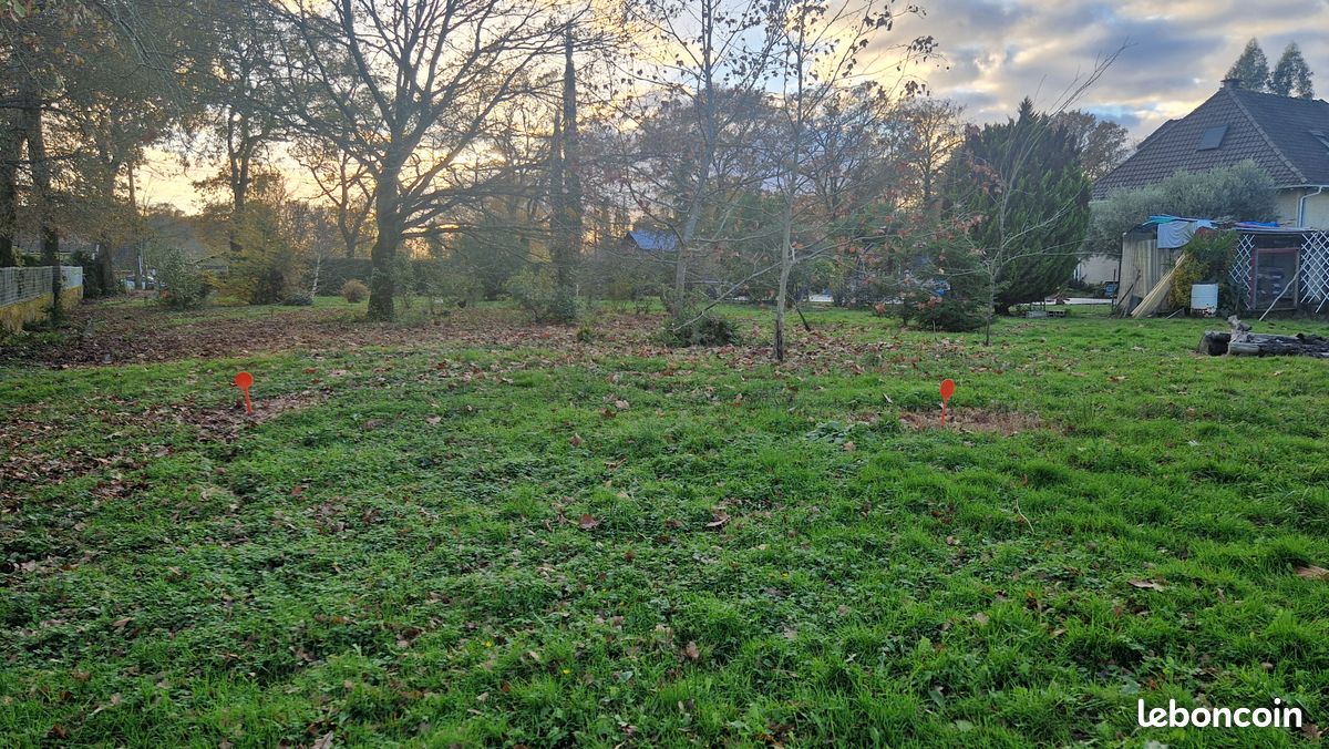 Terrain à construire · à Buros · 100 000 €
