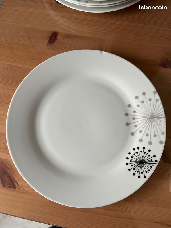 Lot d’assiettes (image 3)