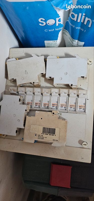 Tableau électrique porte fusible (image 1)