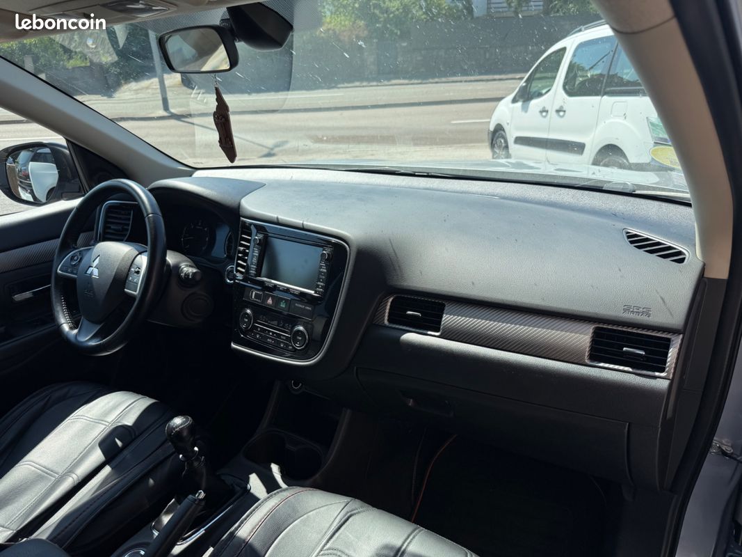 MITSUBISHI OUTLANDER 2.2 DID 150 CH INVITE 4Wd (image 9)