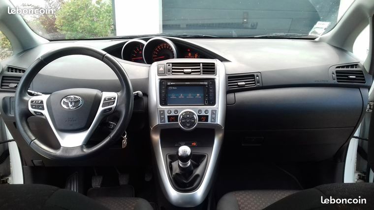 Vends Toyota verso (image 2)