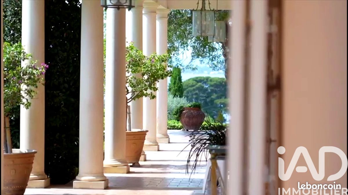Maison 15 pièces 555 m² · à Antibes · 555 m² · 28 000 000 €