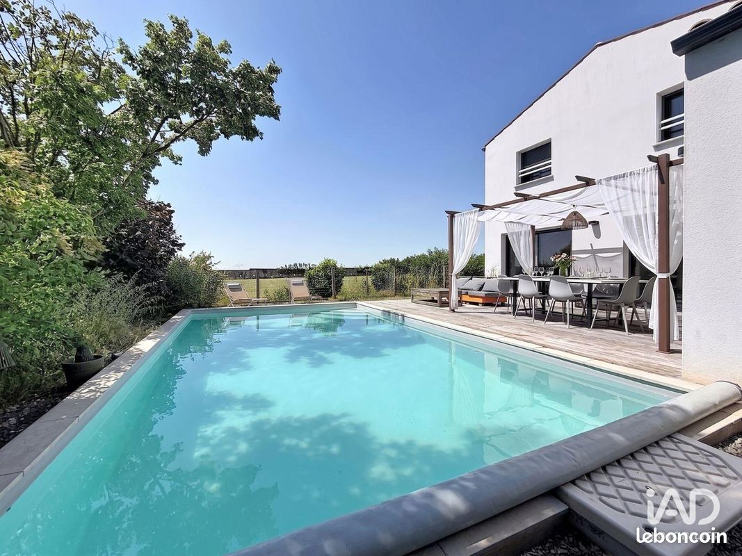 Maison 5 pièces 130 m² · à Vérines · 130 m² · 447 000 €