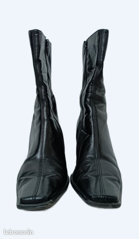 Mi- bottes en cuir noir Chaussures