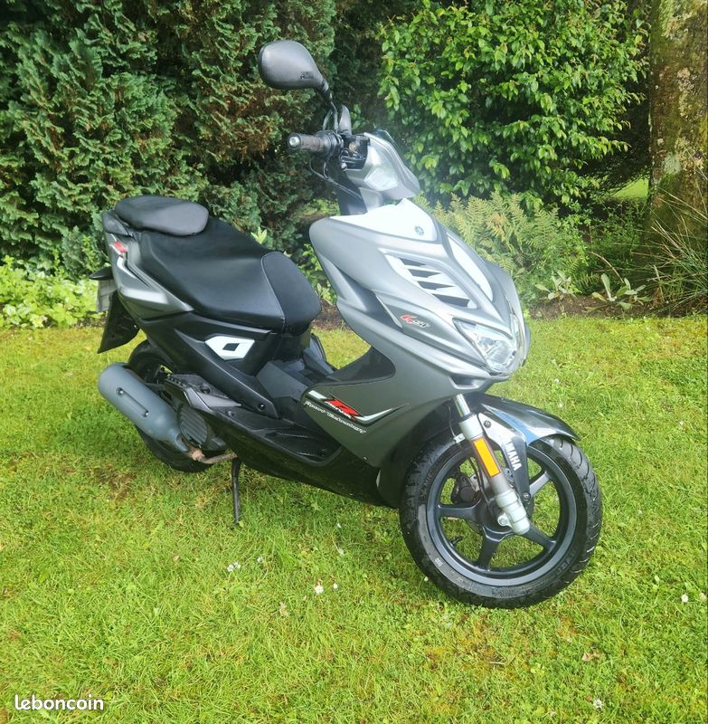 Yamaha Aerox 50 Mbk Nitro Prezzo Aerox Scooters Nitro 50cc Scooter
