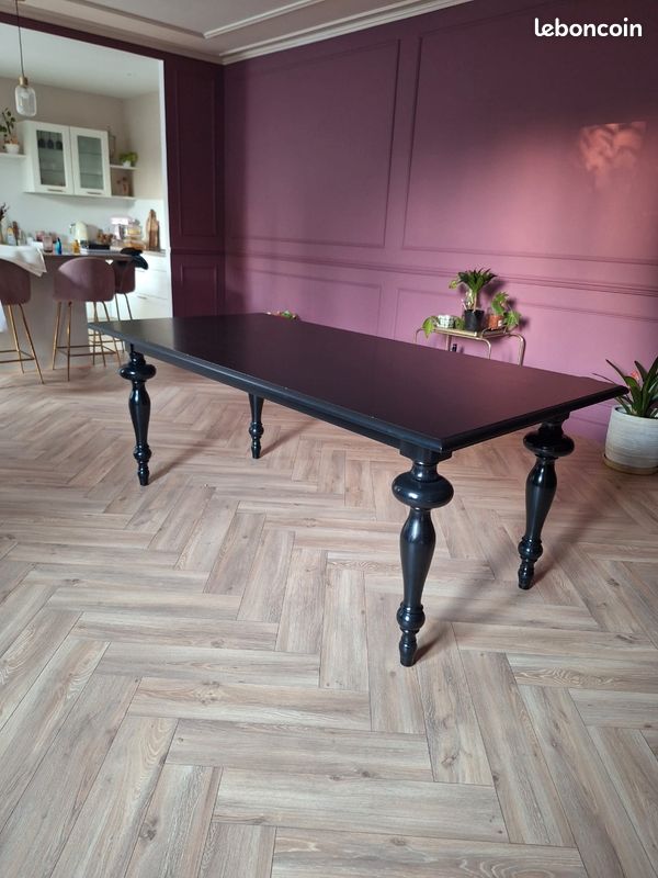 Table (image 1)