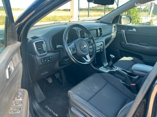 KIA Sportage III 1.7 CRDI 115 ACTIVE 2WD Année 2016, Kilométrage 172 000 km, Boîte de vitesse Manuelle : Bv6, Énergie : Diesel, Bon état général, Révisé, Prêt à partir au prix de 9 990 Beau SUV (image 7)