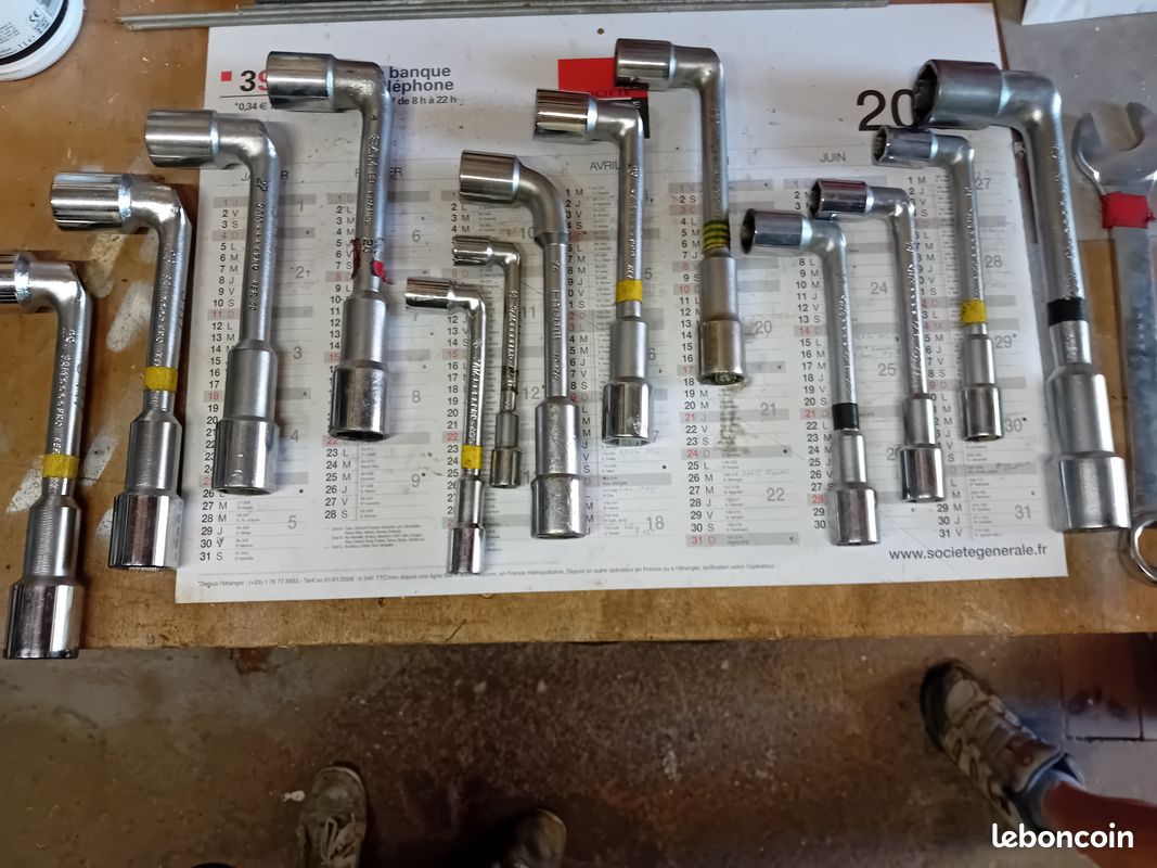 Lot de 13 clés à pipe et 2 clés plates (image 1)