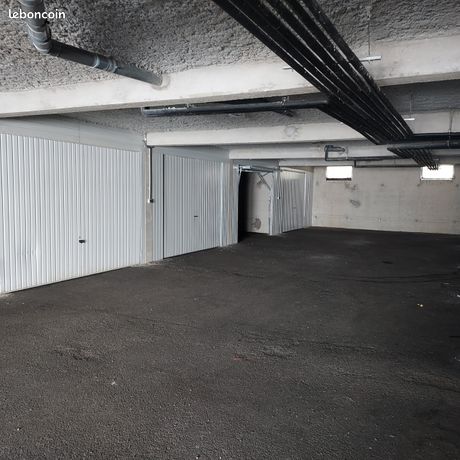 Garage fermé au RDC - 1 dans résidence qualitative