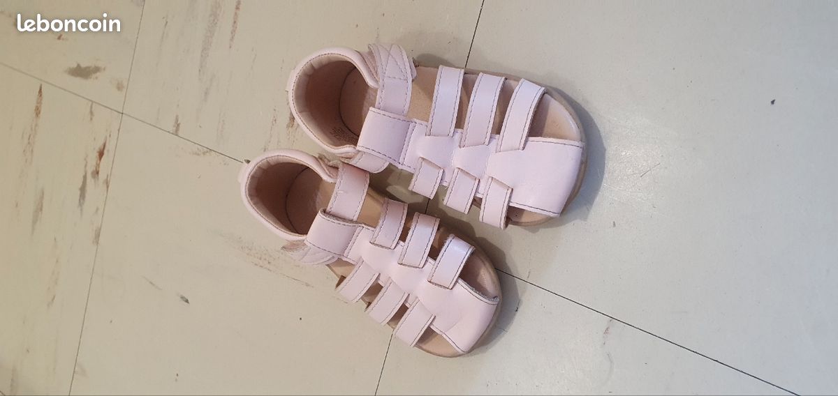 Une sandale pour fille à saisir (image 2)