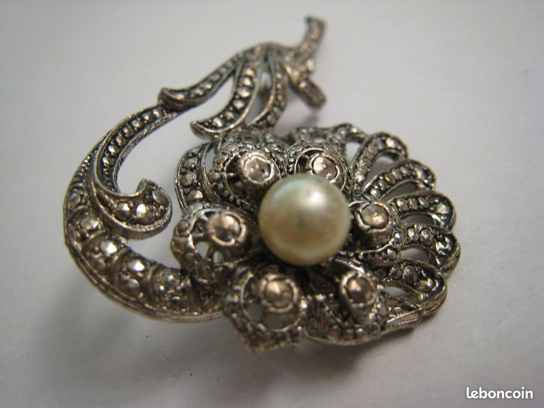 Broche vintage com pérolas e diamantes em ouro rosé e platina Broche vintage com pérolas e diamantes em ouro rosé e platina