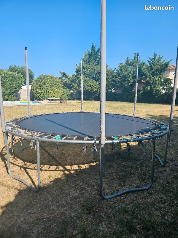 Trampoline (image 1)