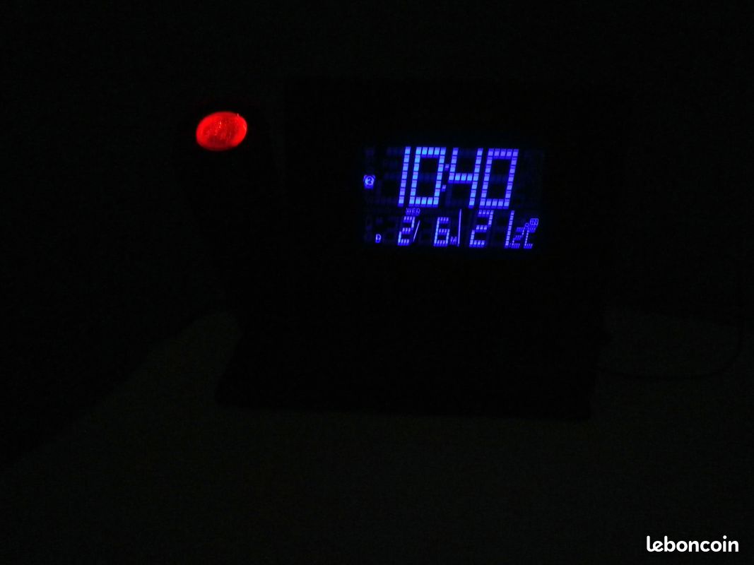 REVEIL A PROJECTION DE L’HEURE AU PLAFOND ou MUR ET RADIO FM (image 2)