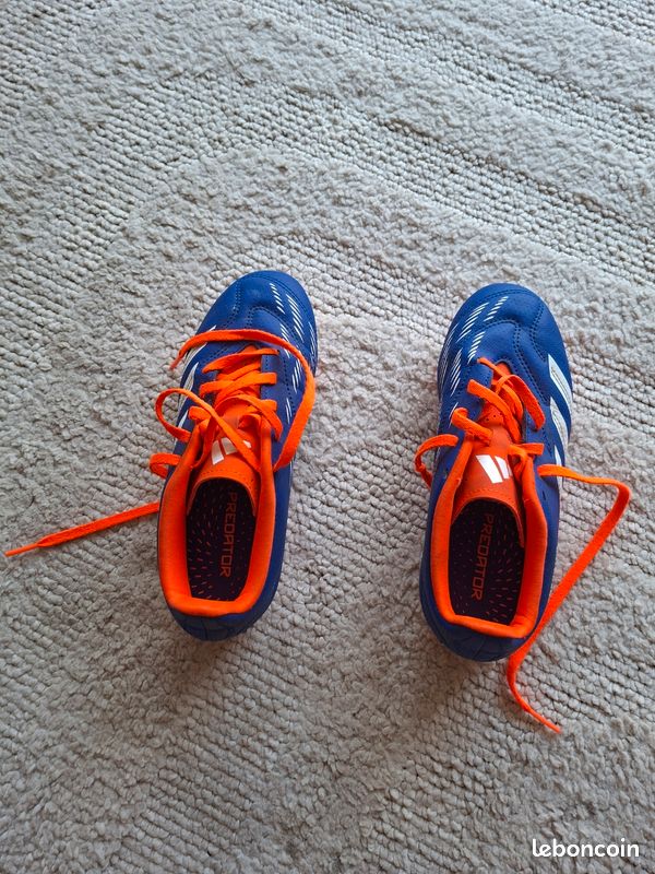 Chaussures a crampons très peu portées (image 1)