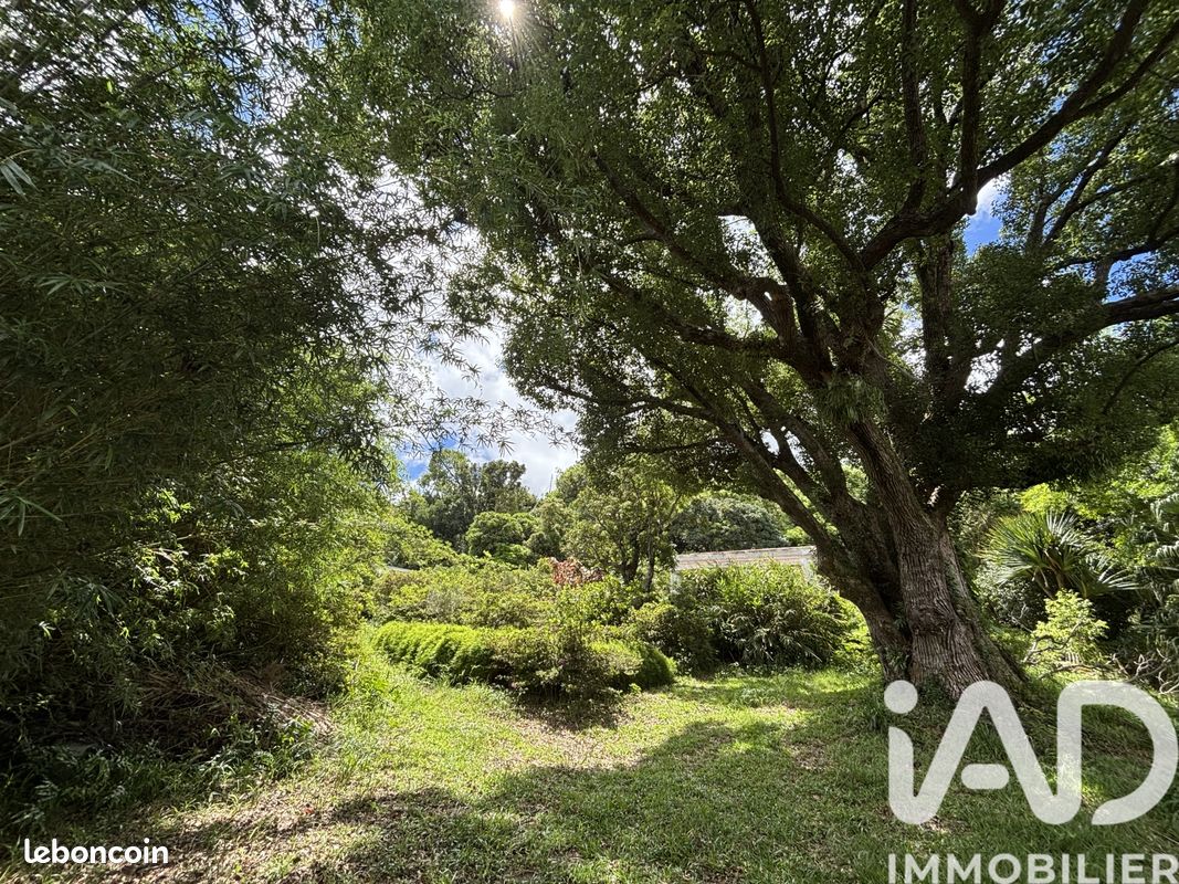 Terrain 869 m² · à Saint-Denis · 869 m² · 199 500 €