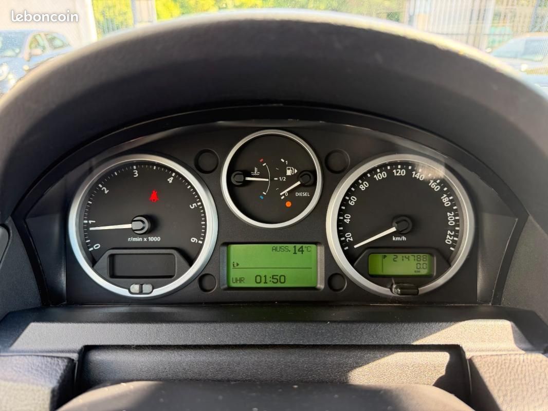 Land Rover Discovery V6 TD SE 190CH - 4X4 BVA CHAUFFAGE STATIONNAIRE 7 PLACES (image 11)