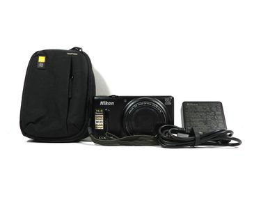 Nikon Coolpix S9600 Appareil photo numérique compact 16 Mpix Écran LCD 3 Zoom optique 22X Noir Nikon Coolpix S9600 Appareil photo numérique compact 16 Mpix Écran LCD 3 Zoom optique 22X Noir