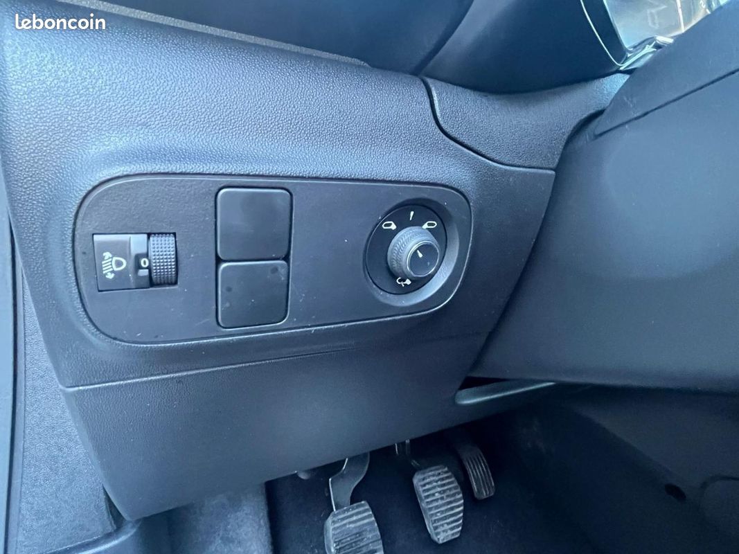 CITROEN C3 SOCIETE 1.5 BlueHDi 100 Feel Business R - 7492 HT - 2 PLACES (image 13)