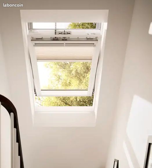 Velux 78x118 + store occultant NEUFS (image 1)