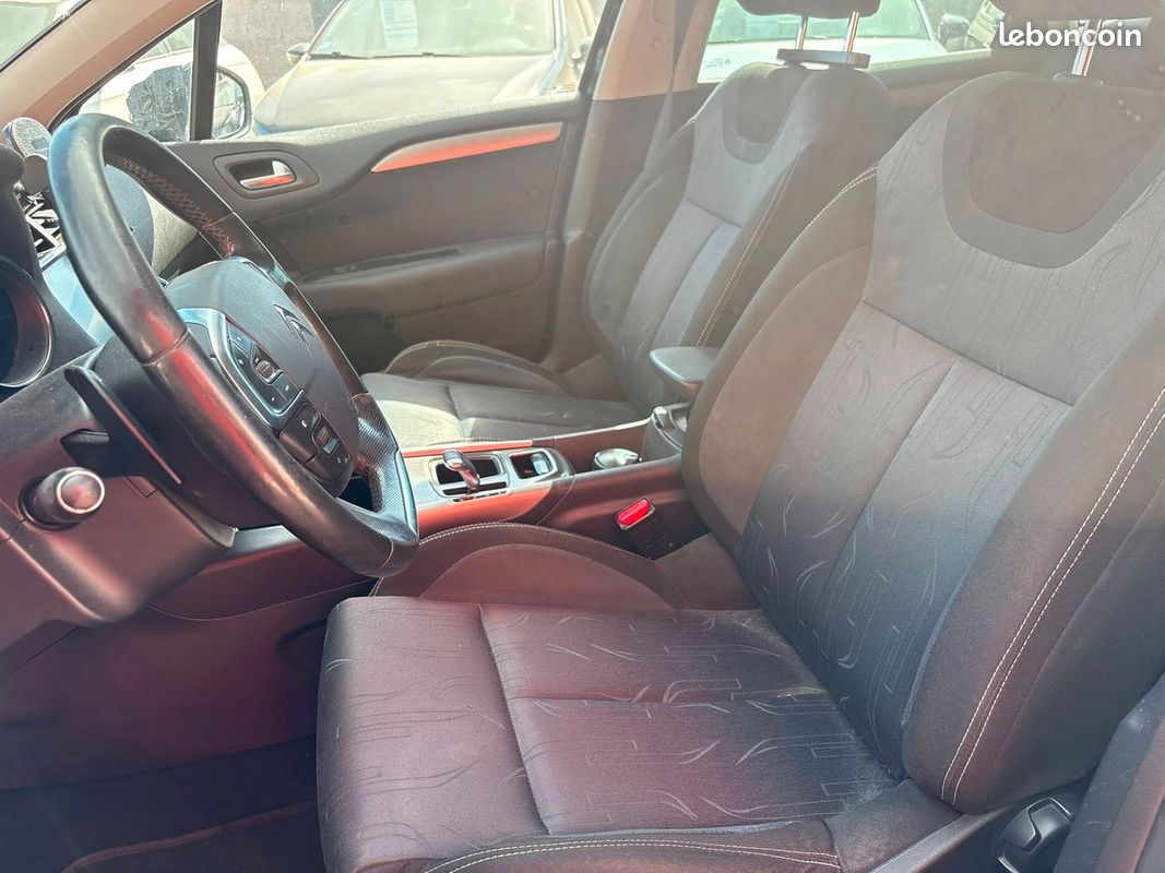 Citroën C4 1.6L HDI 112 CHEVAUX BOÎTE AUTOMATIQUE | ENTIÈREMENT RÉVISÉE ET GARANTIE (image 12)