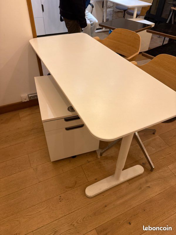 Bureau (image 2)