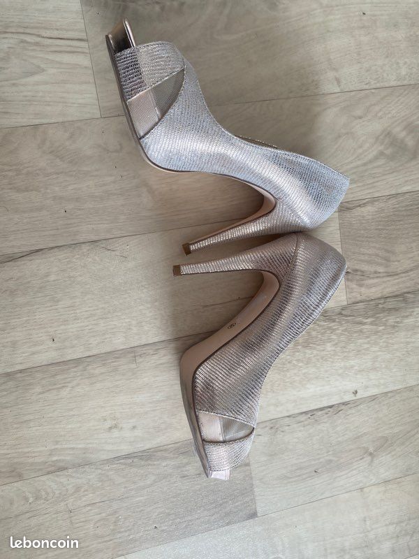 Escarpins dorés style peep toes t. 39 Texto (image 2)