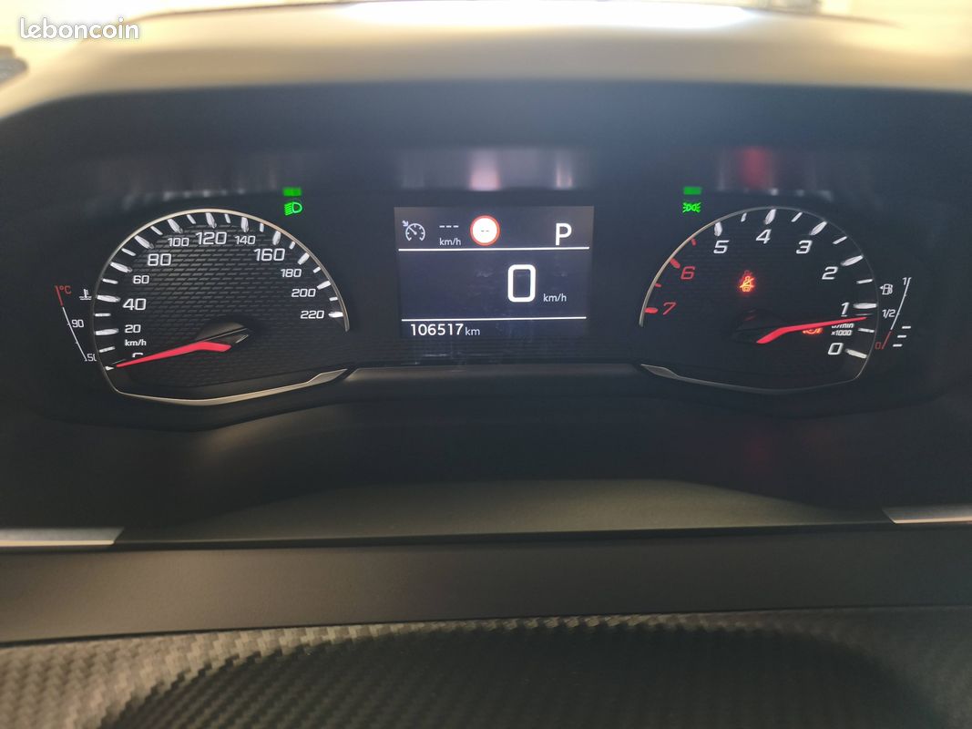 PEUGEOT 2008 BlueHDi 130 S&S EAT8 Allure (image 17)