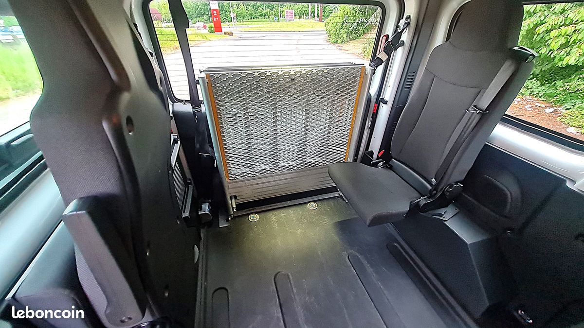 Renault trafic 3 dci combi 8 places tpmr acces fauteuil roulant 21400 kms revise et garanti europe (image 6)
